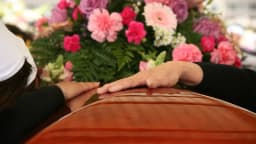 How to Plan Meaningful Small Funerals for an Intimate Farewell
