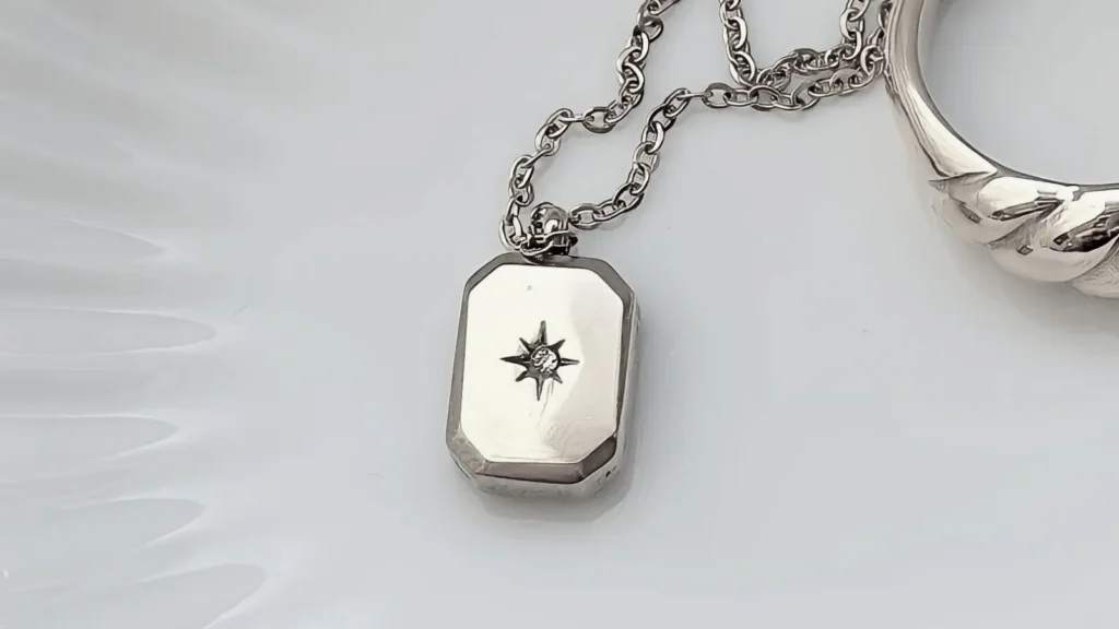 Jewellry pendant with ashes